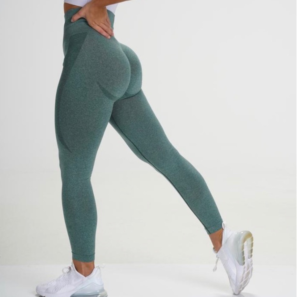 Seamless booty contour leggings green